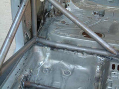 Kit de jaula antivuelco multipunto CDS internacional para Volkswagen Golf Mk4. Certificado por la FIA.