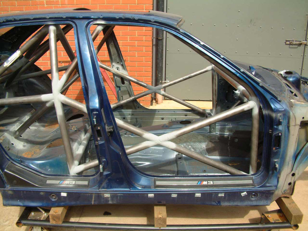 kit de jaula de seguridad Multipoint T45 de 4 puertas para BMW E36 + M3. Certificado por la FIA