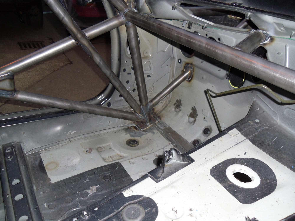 Kit de jaula de seguridad multipunto T45 para BMW E90. Certificado por la FIA