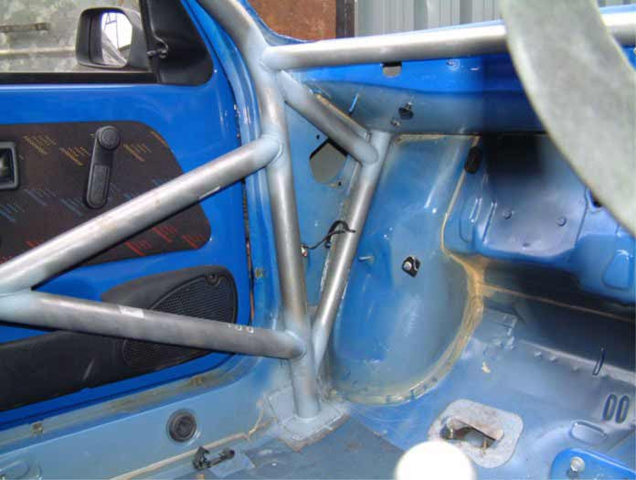 Kit de jaula de seguridad multipunto T45 para CITROEN Saxo International. Certificado por FIA / MSUK