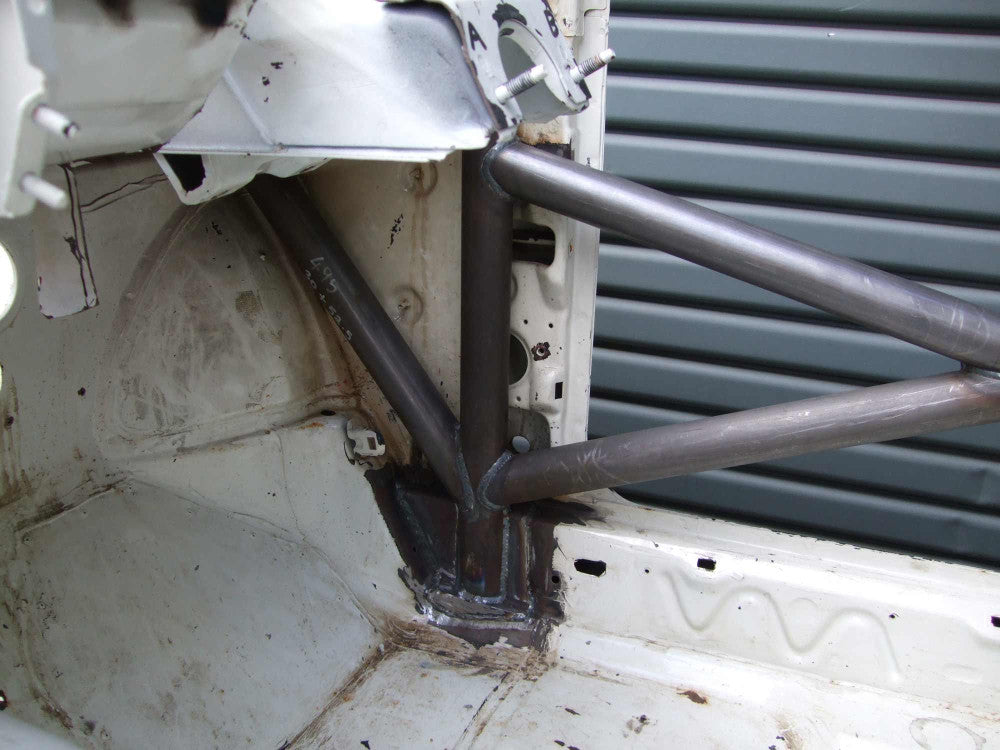 kit de jaula de seguridad multipunto T45 FORD Escort Cosworth Internacional. Certificado por la FIA