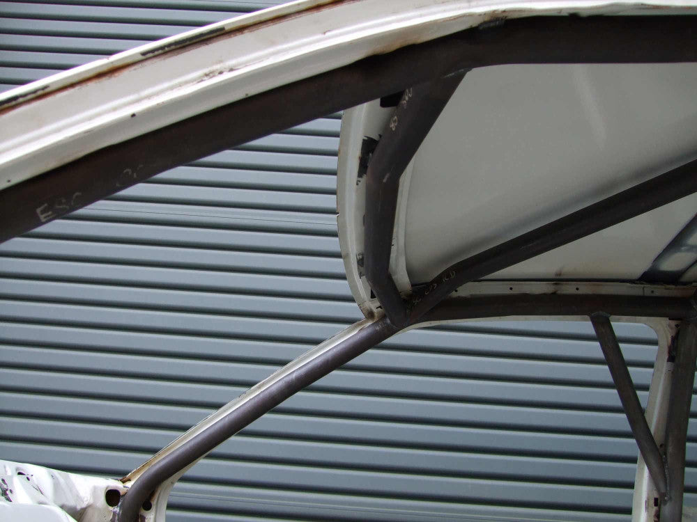 kit de jaula de seguridad multipunto T45 FORD Escort Cosworth Internacional. Certificado por la FIA