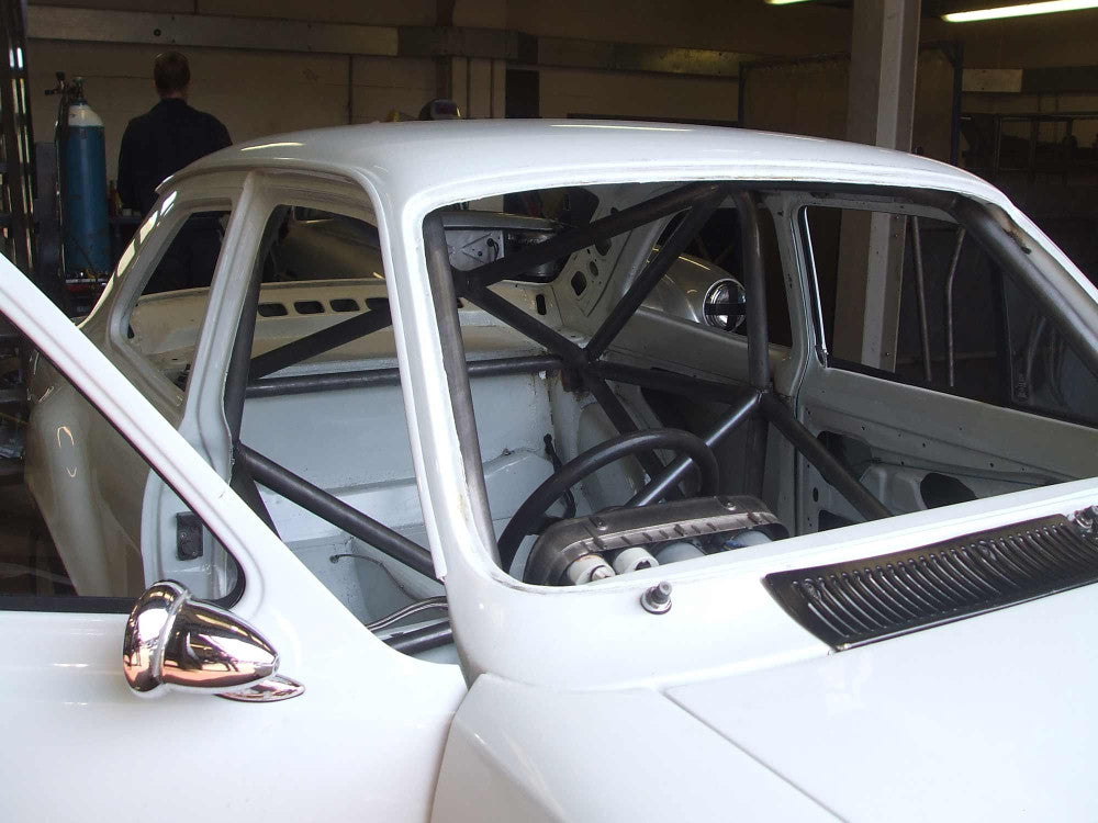 kit de jaula de seguridad multipunto T45 FORD Escort Mk1 Internacional. Certificado por la FIA