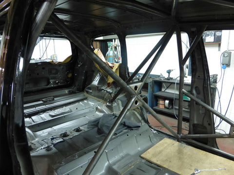NISSAN Patrol Y62 International Multipoint T45 roll cage kit. FIA Certificated 