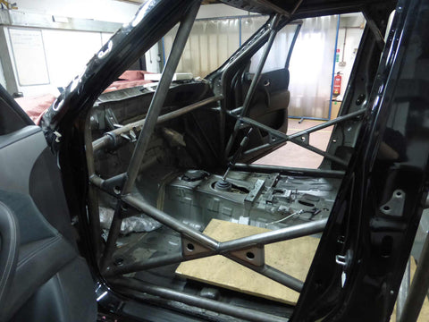 NISSAN Patrol Y62 International Multipoint T45 roll cage kit. FIA Certificated 