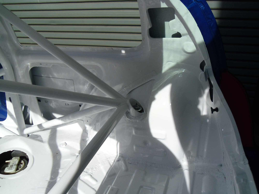 Kit de jaula de seguridad multipunto T45 para RENAULT Clio MK2. Certificado por la FIA