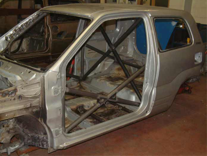 Kit de jaula de seguridad multipunto T45 para SUZUKI Ignis International. Certificado por la FIA