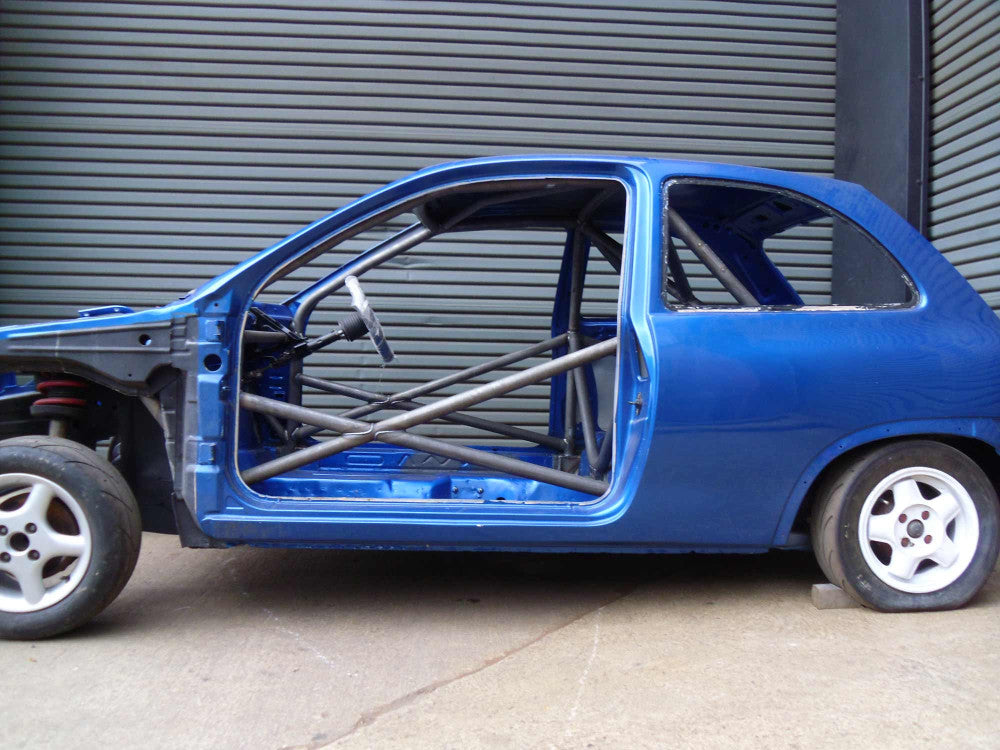 Kit de jaula antivuelco para VAUXHALL Corsa B International Multipoint T45. Certificado por la FIA/MSUK.