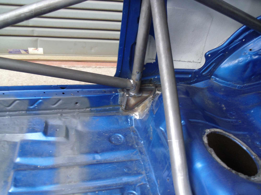 Kit de jaula antivuelco para VAUXHALL Corsa B International Multipoint T45. Certificado por la FIA/MSUK.