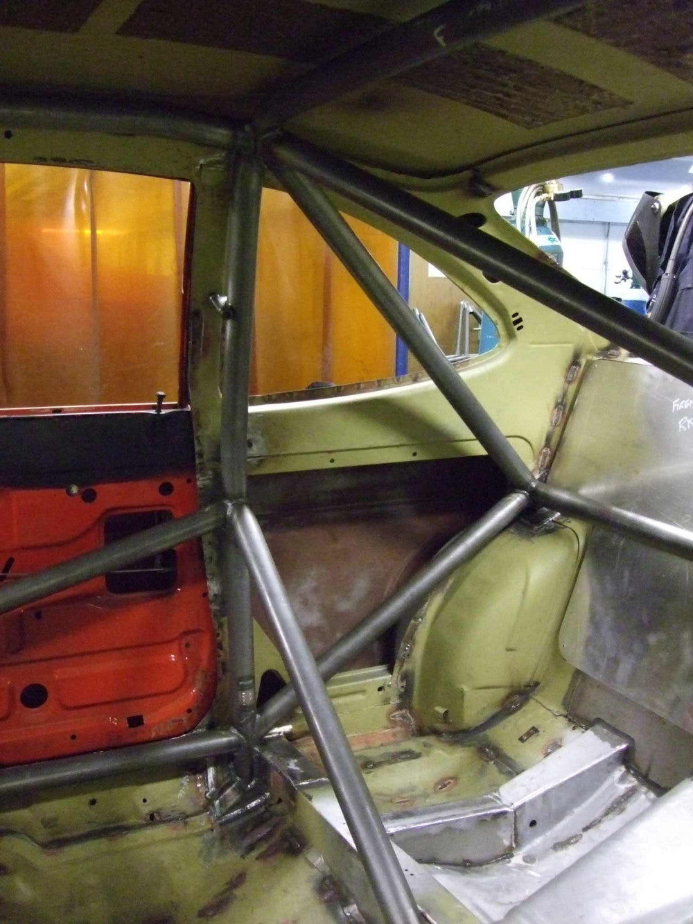 Kit de jaula antivuelco CDS para VAUXHALL Firenza Historic. Cumple con el Apéndice K de MS UK.