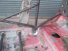 Kit de jaula antivuelco multipunto internacional T45 para Volkswagen Golf Mk5. Certificado por la FIA.